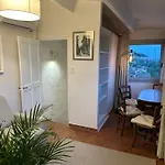 Charmante Petite Maison Avec Vue Panoramique, En Centre Historique, Proche D'avignon, Ancienne, Rénovée, Climatisée, Terrasse, Parking Public Gratuit Villeneuve-lès-Avignon