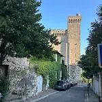 Charmante Petite Maison Avec Vue Panoramique, En Centre Historique, Proche D'avignon, Ancienne, Rénovée, Climatisée, Terrasse, Parking Public Gratuit * Villeneuve-lès-Avignon