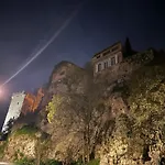 Casa vacanze Charmante Petite Maison Avec Vue Panoramique, En Centre Historique, Proche D'avignon, Ancienne, Rénovée, Climatisée, Terrasse, Parking Public Gratuit