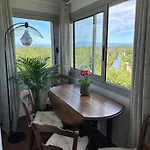 Charmante Petite Maison Avec Vue Panoramique, En Centre Historique, Proche D'avignon, Ancienne, Rénovée, Climatisée, Terrasse, Parking Public Gratuit Casa vacanze *