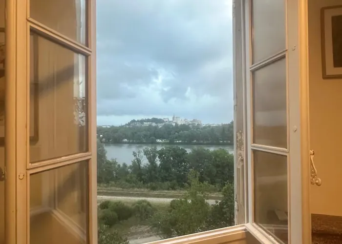 Charmante Petite Maison Avec Vue Panoramique, En Centre Historique, Proche D'avignon, Ancienne, Renovee, Climatisee, Terrasse, Parking Public Gratuit Prázdninový dům *