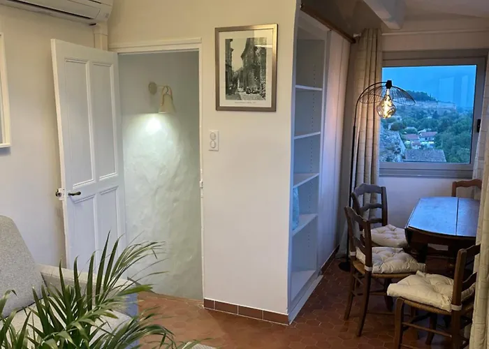 Charmante Petite Maison Avec Vue Panoramique, En Centre Historique, Proche D'avignon, Ancienne, Renovee, Climatisee, Terrasse, Parking Public Gratuit Villeneuve-lès-Avignon