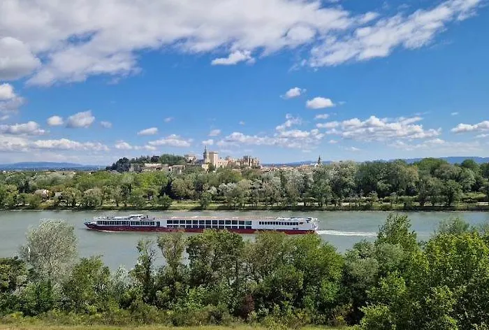 Charmante Petite Maison Avec Vue Panoramique, En Centre Historique, Proche D'avignon, Ancienne, Renovee, Climatisee, Terrasse, Parking Public Gratuit Prázdninový dům