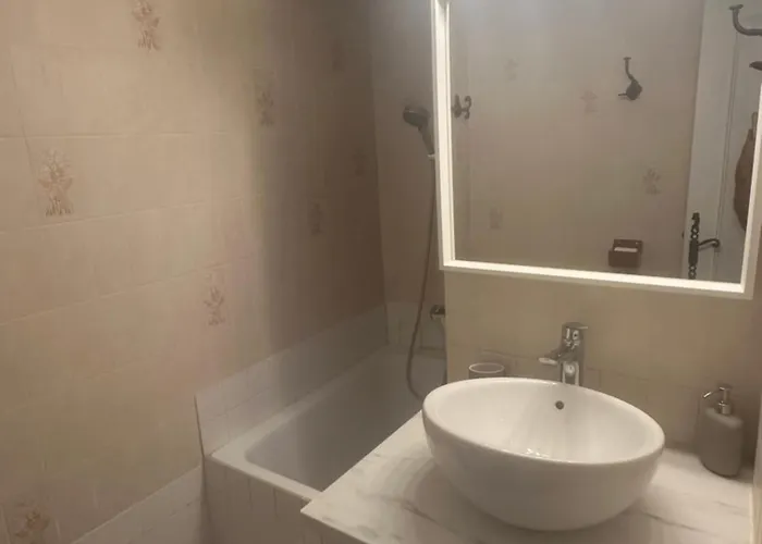 Prázdninový dům Charmante Petite Maison Avec Vue Panoramique, En Centre Historique, Proche D'avignon, Ancienne, Renovee, Climatisee, Terrasse, Parking Public Gratuit Villeneuve-lès-Avignon