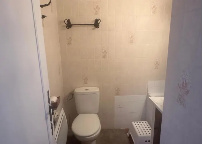 Charmante Petite Maison Avec Vue Panoramique, En Centre Historique, Proche D'avignon, Ancienne, Renovee, Climatisee, Terrasse, Parking Public Gratuit *