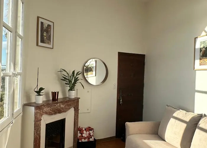 Prázdninový dům Charmante Petite Maison Avec Vue Panoramique, En Centre Historique, Proche D'avignon, Ancienne, Renovee, Climatisee, Terrasse, Parking Public Gratuit