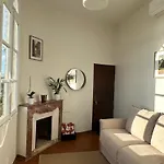 Semesterbostad Charmante Petite Maison Avec Vue Panoramique, En Centre Historique, Proche D'avignon, Ancienne, Renovee, Climatisee, Terrasse, Parking Public Gratuit
