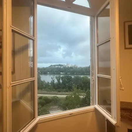 Charmante Petite Maison Avec Vue Panoramique, En Centre Historique, Proche D'avignon, Ancienne, Renovee, Climatisee, Wi-fi, Terrasse, Parking Public Gratuit בית נופש *
