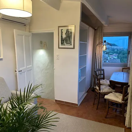 Charmante Petite Maison Avec Vue Panoramique, En Centre Historique, Proche D'avignon, Ancienne, Renovee, Climatisee, Wi-fi, Terrasse, Parking Public Gratuit Villeneuve-lès-Avignon