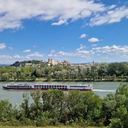 Charmante Petite Maison Avec Vue Panoramique, En Centre Historique, Proche D'avignon, Ancienne, Renovee, Climatisee, Wi-fi, Terrasse, Parking Public Gratuit בית נופש
