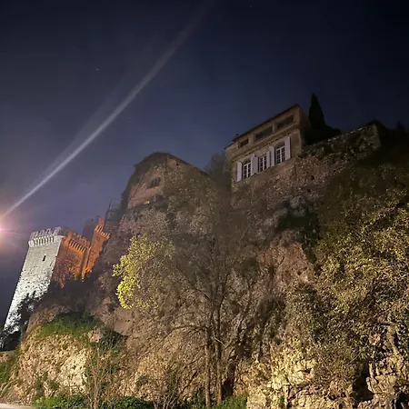 בית נופש Charmante Petite Maison Avec Vue Panoramique, En Centre Historique, Proche D'avignon, Ancienne, Renovee, Climatisee, Wi-fi, Terrasse, Parking Public Gratuit