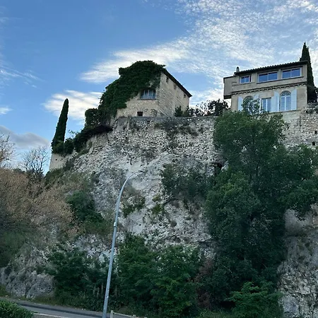 Hébergement de vacances Charmante Petite Maison Avec Vue Panoramique, En Centre Historique, Proche D'avignon, Ancienne, Rénovée, Climatisée, Terrasse, Parking Public Gratuit Villeneuve-lès-Avignon