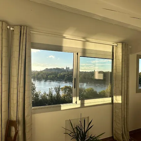 Charmante Petite Maison Avec Vue Panoramique, En Centre Historique, Proche D'avignon, Ancienne, Renovee, Climatisee, Wi-fi, Terrasse, Parking Public Gratuit