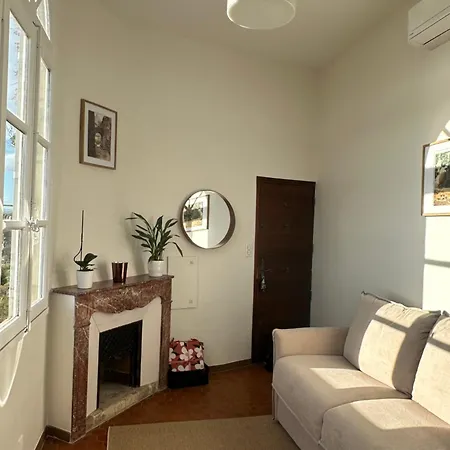 בית נופש Charmante Petite Maison Avec Vue Panoramique, En Centre Historique, Proche D'avignon, Ancienne, Renovee, Climatisee, Wi-fi, Terrasse, Parking Public Gratuit