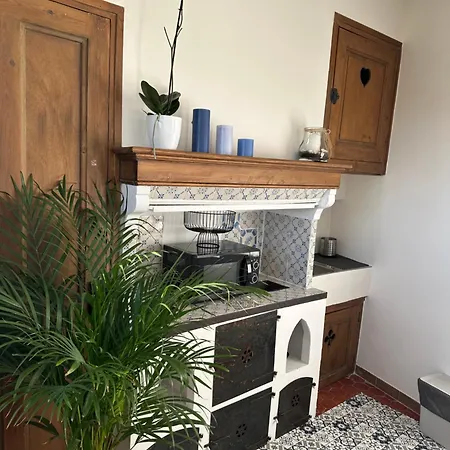 Charmante Petite Maison Avec Vue Panoramique, En Centre Historique, Proche D'avignon, Ancienne, Renovee, Climatisee, Wi-fi, Terrasse, Parking Public Gratuit בית נופש *