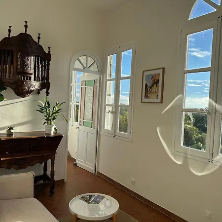 Charmante Petite Maison Avec Vue Panoramique, En Centre Historique, Proche D'avignon, Ancienne, Renovee, Climatisee, Wi-fi, Terrasse, Parking Public Gratuit * Villeneuve-lès-Avignon