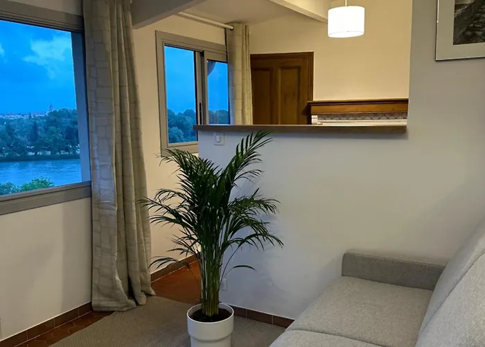بيت للعطل Charmante Petite Maison Avec Vue Panoramique, En Centre Historique, Proche D'avignon, Ancienne, Renovee, Climatisee, Terrasse, Parking Public Gratuit فينوف ليز أفيجْنْ