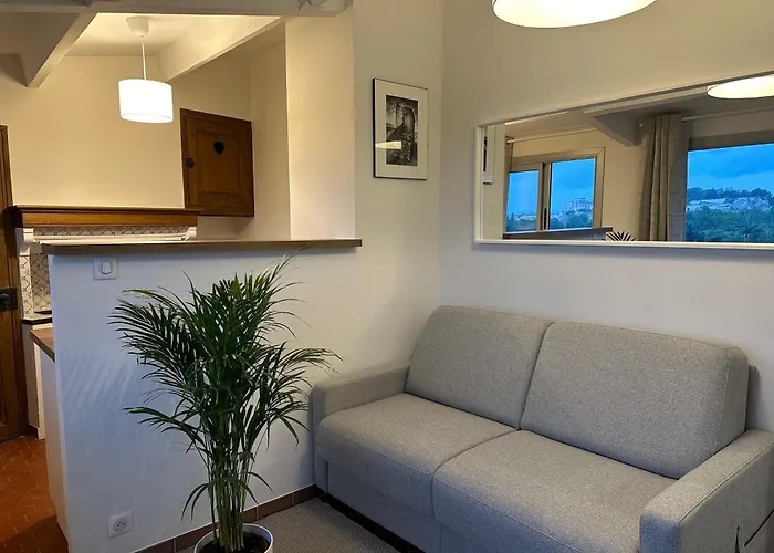 度假居 Charmante Petite Maison Avec Vue Panoramique, En Centre Historique, Proche D'avignon, Ancienne, Renovee, Climatisee, Terrasse, Parking Public Gratuit *