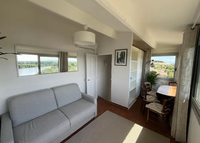 بيت للعطل Charmante Petite Maison Avec Vue Panoramique, En Centre Historique, Proche D'avignon, Ancienne, Renovee, Climatisee, Terrasse, Parking Public Gratuit