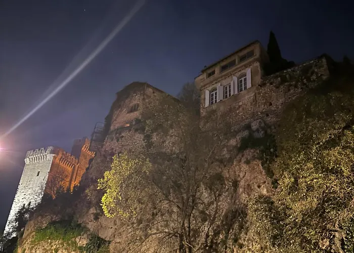 度假居 Charmante Petite Maison Avec Vue Panoramique, En Centre Historique, Proche D'avignon, Ancienne, Renovee, Climatisee, Terrasse, Parking Public Gratuit