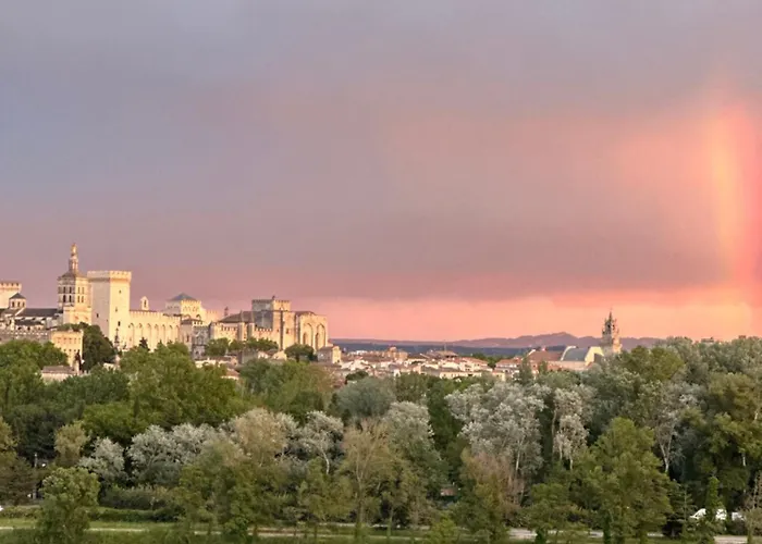 度假居 Charmante Petite Maison Avec Vue Panoramique, En Centre Historique, Proche D'avignon, Ancienne, Renovee, Climatisee, Terrasse, Parking Public Gratuit