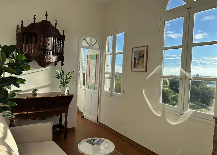 Charmante Petite Maison Avec Vue Panoramique, En Centre Historique, Proche D'avignon, Ancienne, Renovee, Climatisee, Terrasse, Parking Public Gratuit * فينوف ليز أفيجْنْ