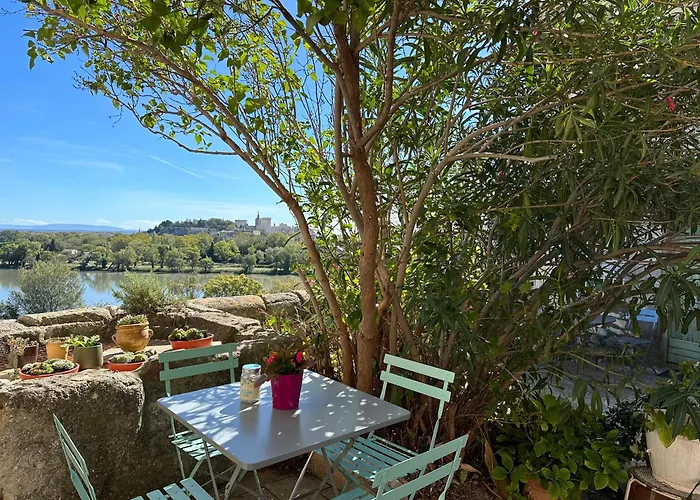 بيت للعطل Charmante Petite Maison Avec Vue Panoramique, En Centre Historique, Proche D'avignon, Ancienne, Renovee, Climatisee, Terrasse, Parking Public Gratuit *