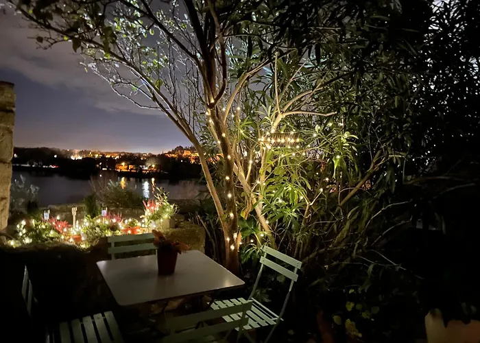 Charmante Petite Maison Avec Vue Panoramique, En Centre Historique, Proche D'avignon, Ancienne, Renovee, Climatisee, Terrasse, Parking Public Gratuit * فينوف ليز أفيجْنْ